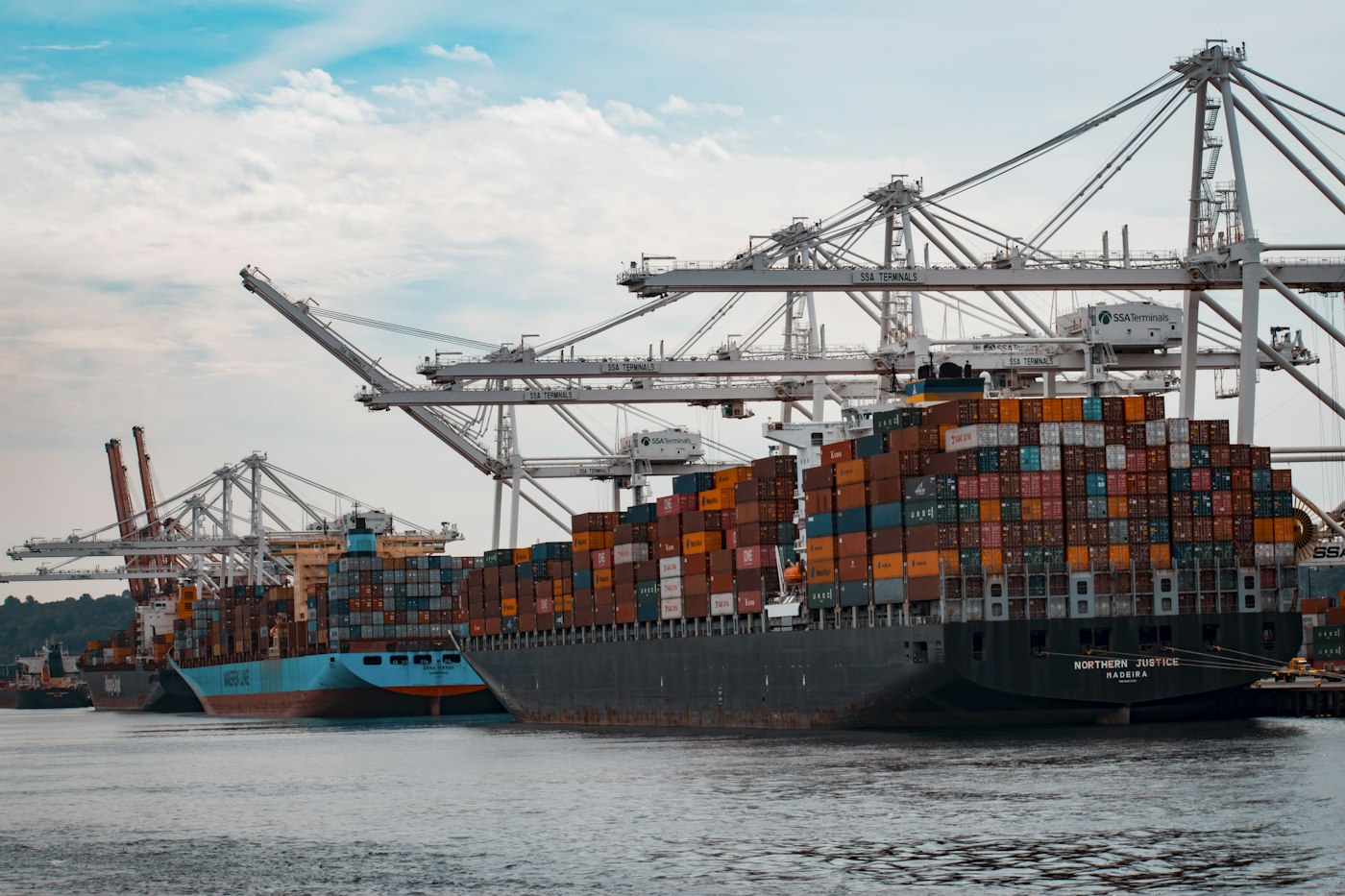 Warehouse logistics operations with monitoring and automation